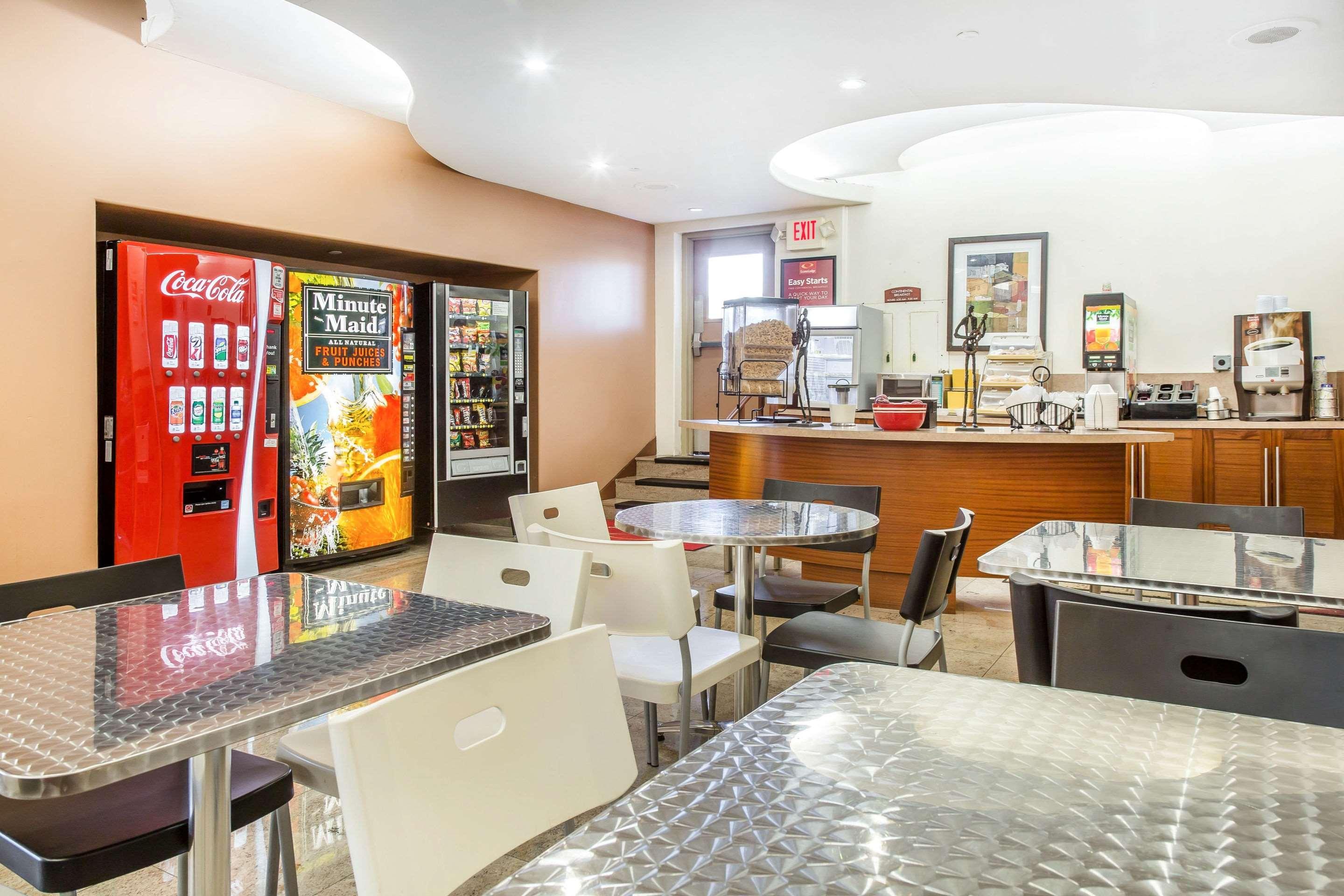 Econo Lodge West Haven Esterno foto