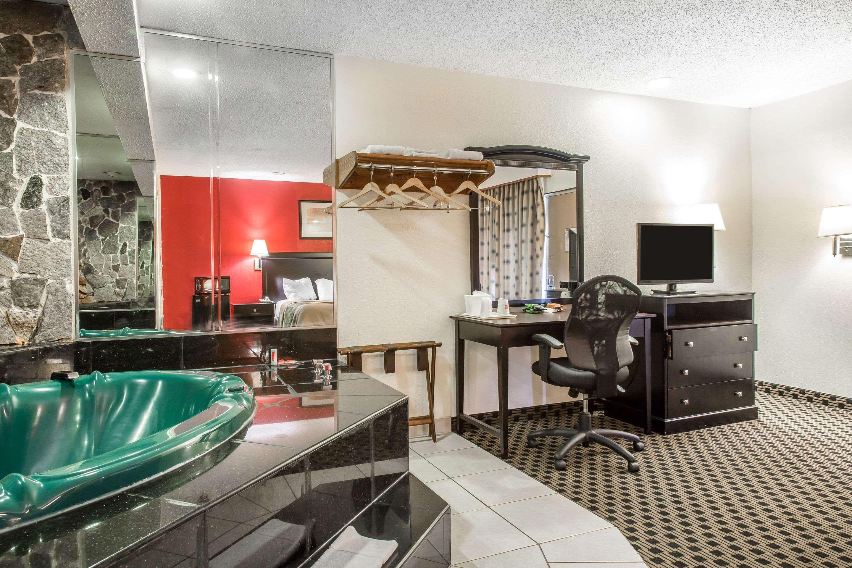 Econo Lodge West Haven Esterno foto